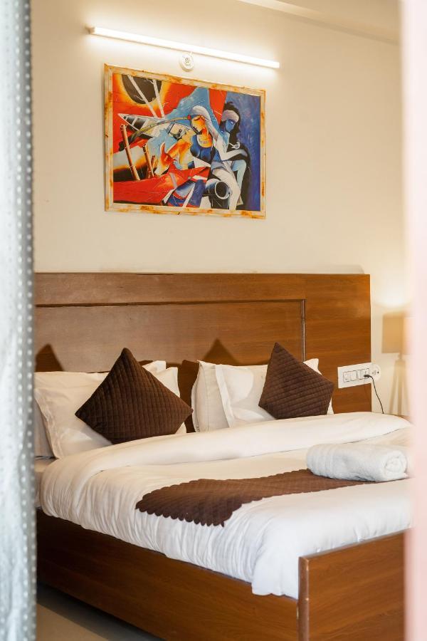 The Lodgers 2 Bhk Serviced Apartment Infront Of Artemis Hospital Gurgaon Buitenkant foto