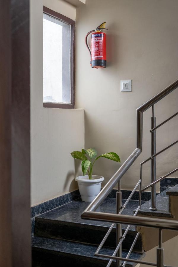 The Lodgers 2 Bhk Serviced Apartment Infront Of Artemis Hospital Gurgaon Buitenkant foto